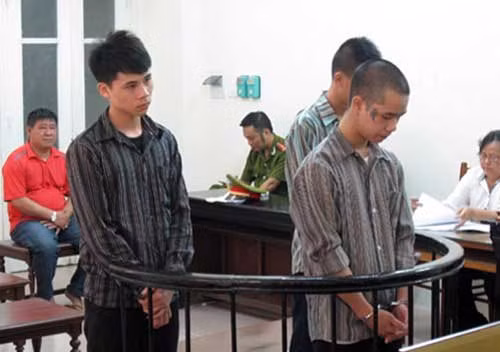 Những kẻ buôn người trước vành móng ngựa.