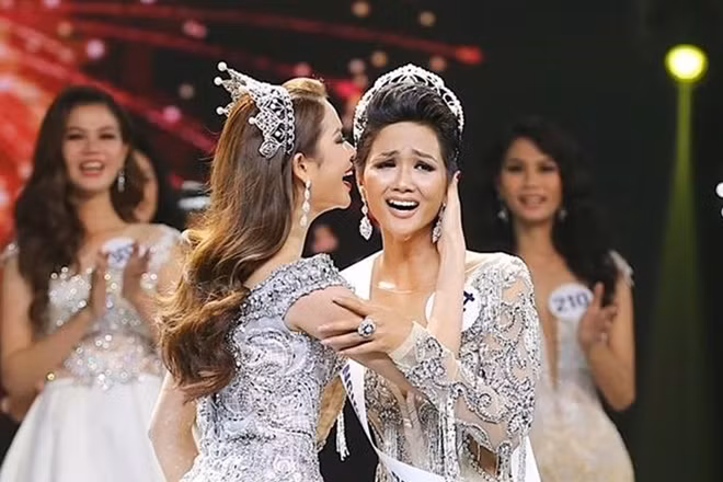 Người đẹp Ê Đê đăng quang Hoa hậu tại cuộc thi Hoa hậu Hoàn vũ 2017.