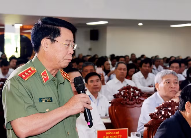 Thượng tướng Bùi Văn Nam, Thứ trưởng Bộ Công an trả lời ý kiến của đại biểu.