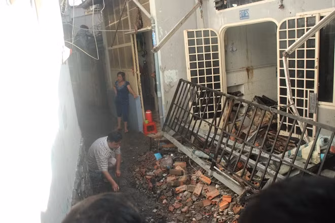 Căn nhà bị cháy và hư hỏng nặng