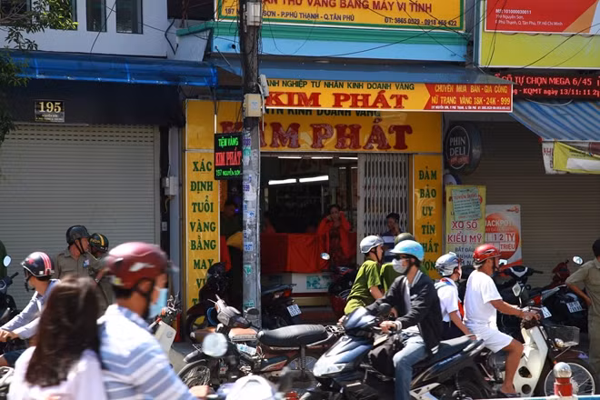 Tiệm vàng nơi xảy ra vụ đe dọa