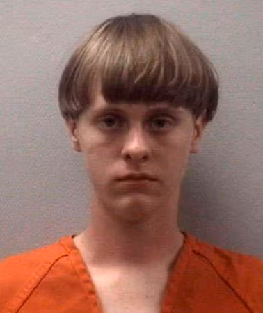Nghi phạm bị bắt giữ Dylann Roof.
