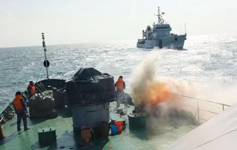 Tàu Sarang tiếp cận hiện trường.