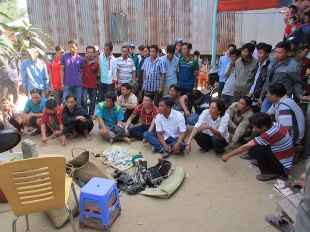 Các con bạc bị bắt giữ.