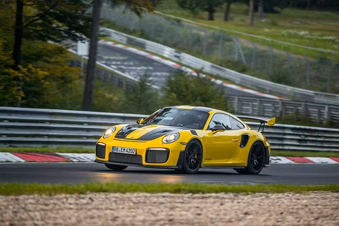911 GT2 RS trở thành siêu xe thương mại mạnh nhất của Porsche