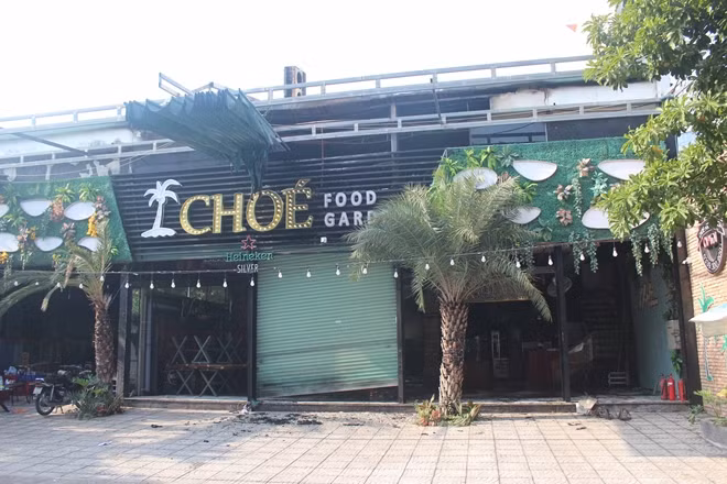 Nhà hàng bị cháy do chập điện.