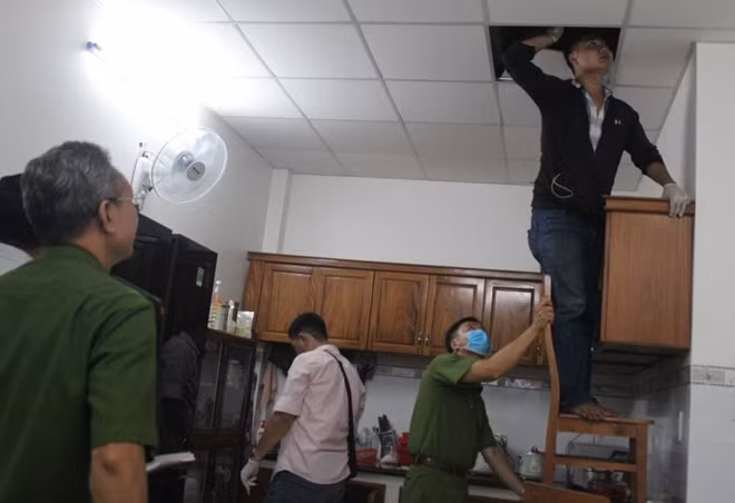 Công an khám xét nhà riêng của Tính.