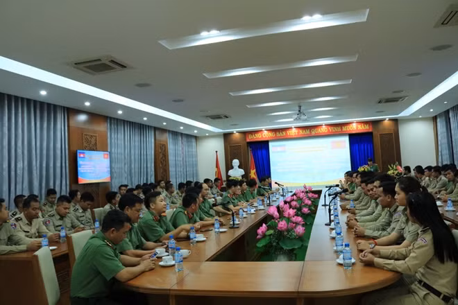 Trường Cao đẳng ANND I gặp mặt học viên Campuchia
