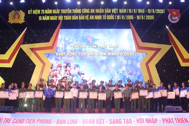 Các cá nhân điển hình được tuyên dương, khen thưởng