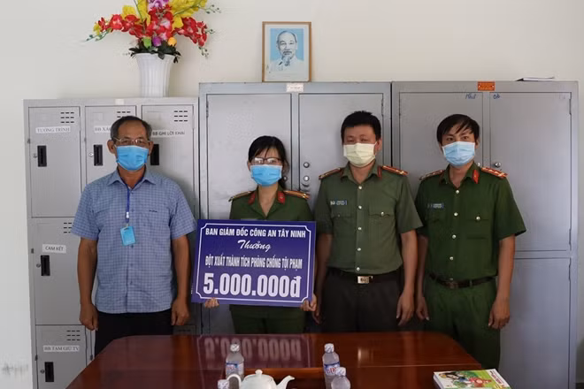 Công an xã Long Thuận được khen thưởng