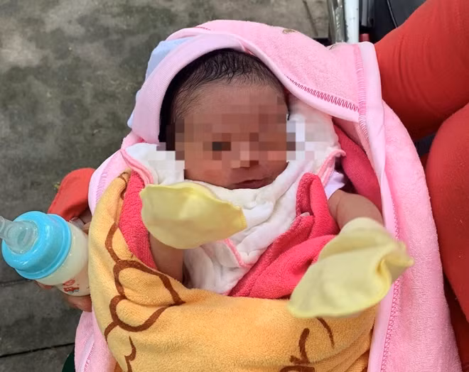Cháu bé được phát hiện ở công viên