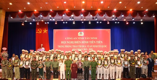 Các cá nhân được tuyên dương