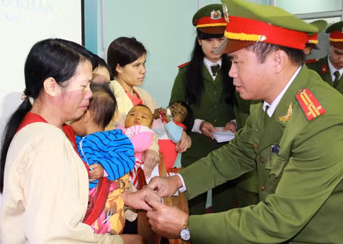 Mỗi một người bệnh là một mảnh đời éo le.