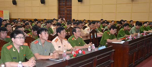 Lễ bế giảng khóa huấn luyện tìm kiếm cứu nạn khu vực Miền Trung 2015.