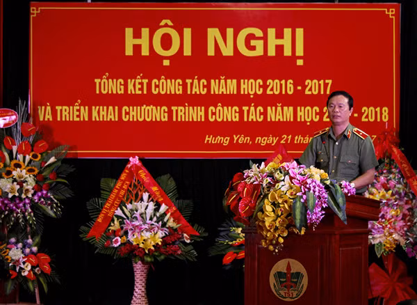 Thiếu tướng Bùi Minh Giám phát biểu tại Hội nghị.