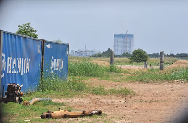 Bên ngoài dự án Khu dân cư Thăng Long.
