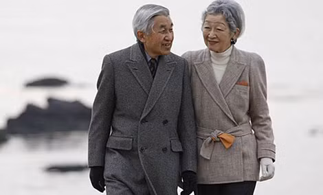 Nhật Hoàng Akihito và Hoàng hậu Michiko luôn bên nhau hạnh phúc.