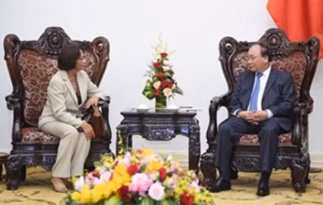 Thủ tướng tiếp Đại sứ Timor-Leste Pascoela Barreto dos Santo. Ảnh: VGP/Quang Hiếu.