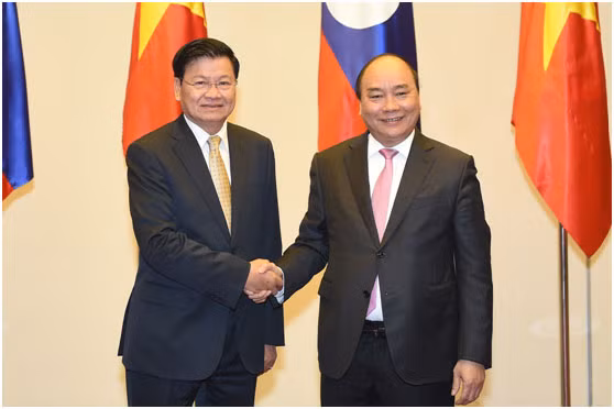 Thủ tướng Nguyễn Xuân Phúc và Thủ tướng Lào Thongloun Sisoulith.