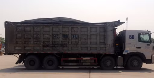 Phạt 305.400.000 đồng đoàn xe chở than cơi thành và quá tải