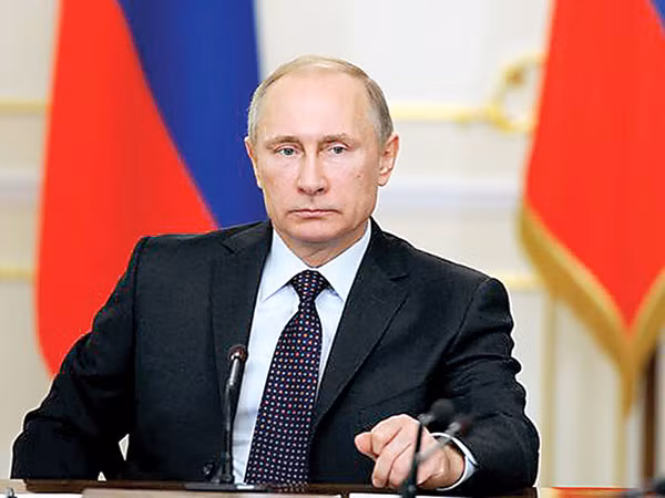 Tổng thống Nga Vladimir Putin, một cựu sĩ quan tình báo KGB, vừa có chỉ thị tái lập cơ quan tình báo này.