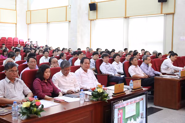 Bộ trưởng Bộ TT&TT Trương Minh Tuấn và các đại biểu dự Hội nghị.