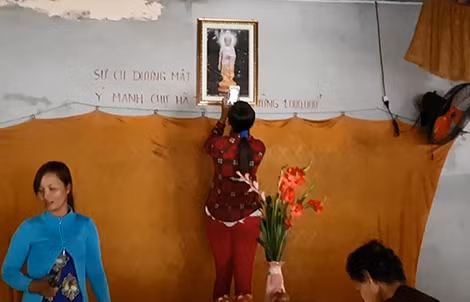 Một số người chụp ảnh Phật ở chùa Bãi Ớt rồi lan truyền rằng ảnh “phát quang”.