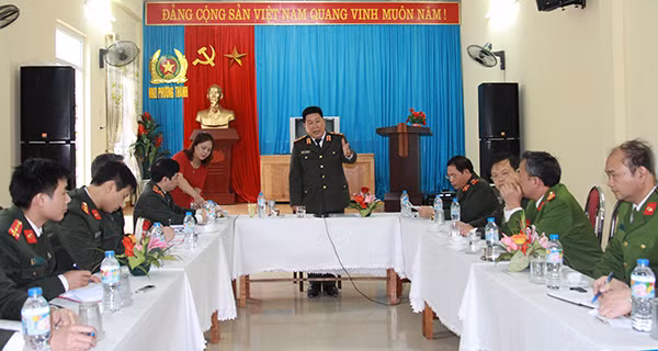 Thứ trưởng Bùi Văn Thành tại buổi làm việc.
