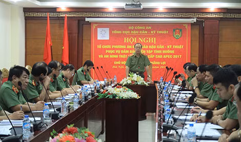 Thiếu tướng Nguyễn Tất Lợi, Phó Tổng cục trưởng Tổng cục Hậu cần Kỹ thuật, thành viên tiểu ban An ninh trật tự APEC 2017 phát biểu chỉ đạo.