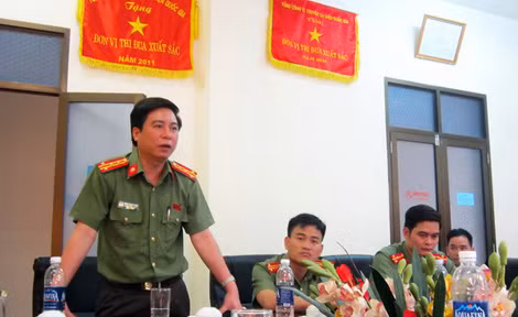 Đại tá Trần Trọng Chiến, Trưởng phòng PA81 Công an tỉnh Thanh Hóa đang chỉ đạo công việc.