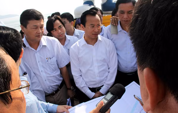 Sáng ngày 9-3 ông Nguyễn Xuân Anh, Bí thư Thành ủy Đà Nẵng đã trực tiếp thị sát tình hình sạt lở tại bãi biển Mỹ Khê và chỉ đạo các sở ban ngành khẩn trương tìm biện pháp “cứu bãi biển Đà Nẵng”.