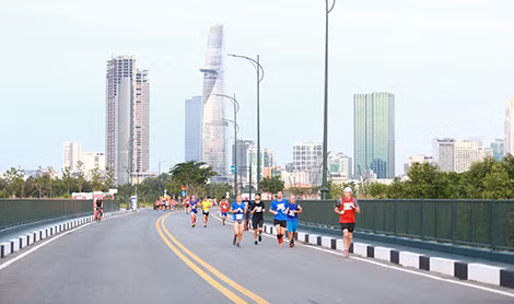 Các VĐV chạy qua những cung đường đẹp nhất của TPHCM.