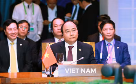 Thủ tướng Chính phủ Nguyễn Xuân Phúc dẫn đầu Đoàn đại biểu cấp cao Việt Nam tham dự Hội nghị Cấp cao ASEAN lần thứ 30 tổ chức tại Philippines. Ảnh: VGP/Quang Hiếu.
