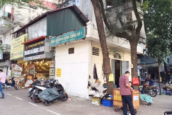 Tuyến phố Kim Mã – Nguyễn Thái Học hiện chỉ có một nhà vệ sinh công cộng duy nhất được sử dụng.