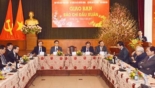 Trưởng ban Tuyên giáo Trung ương Võ Văn Thưởng phát biểu tại buổi giao ban báo chí đầu năm (7-2-2017).