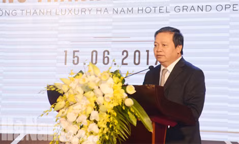 Đồng chí Chủ tịch UBND tỉnh Nguyễn Xuân Đông ghi nhận những cố gắng của Tập đoàn Mường Thanh đã đưa dự án đi vào hoạt động sớm hơn so với kế hoạch. Đồng chí Chủ tịch UBND tỉnh Nguyễn Xuân Đông ghi nhận những cố gắng của Tập đoàn Mường Thanh đã đưa dự án đi vào hoạt động sớm hơn so với kế hoạch.