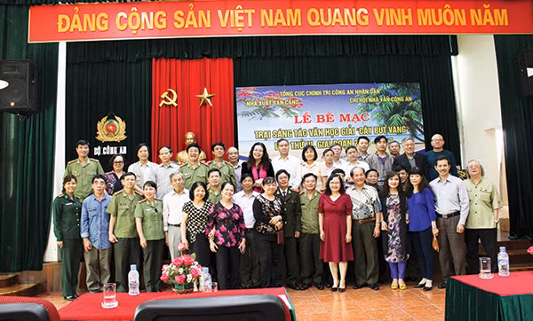 Bế mạc trại sáng tác văn học “Giải cây bút vàng” tại Đồ Sơn 2016.