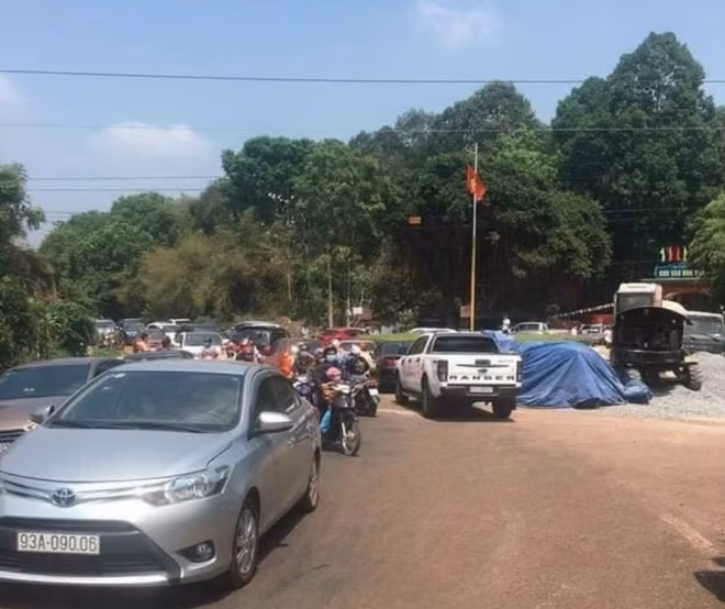 Đi mua bán đất như "trẩy hội".