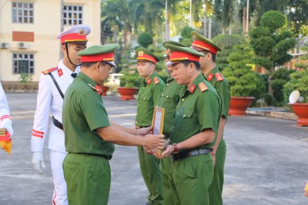Các tập thể được khen thưởng Các tập thể được khen thưởng
