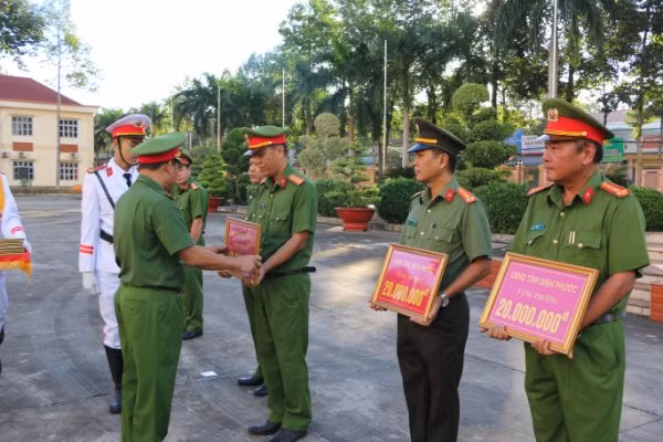 Mỗi tập thể được thưởng 20 triệu đồng Mỗi tập thể được thưởng 20 triệu đồng