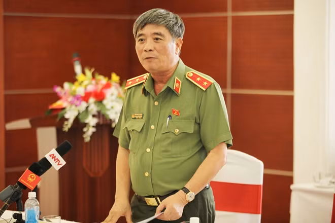Phó Chủ nhiệm Uỷ ban Quốc phòng và An ninh Trần Quốc Khánh trình bày báo cáo thẩm tra