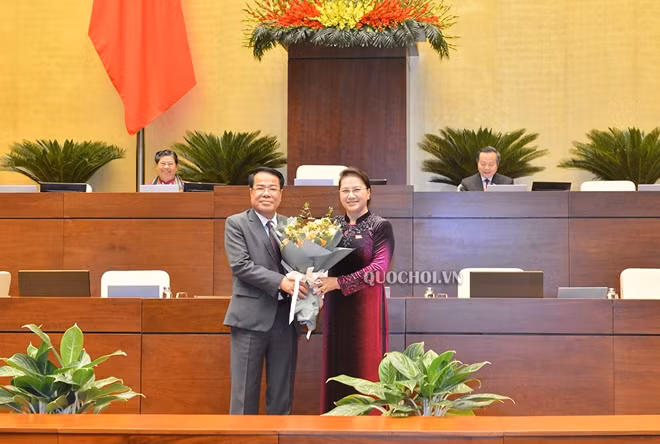 Chủ tịch Quốc hội chúc mừng ông Dương Thanh Bình
