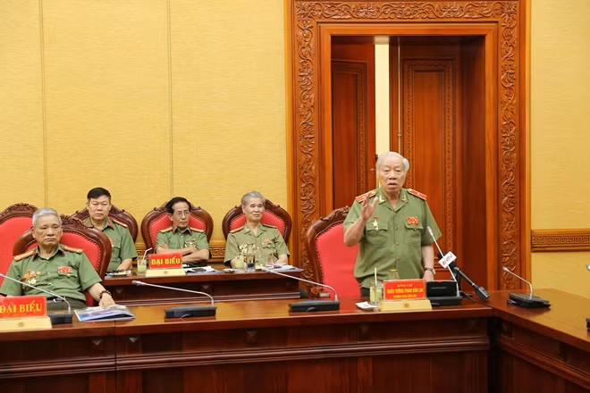 Thiếu tướng Phan Văn Lai phát biểu tại buổi làm việc