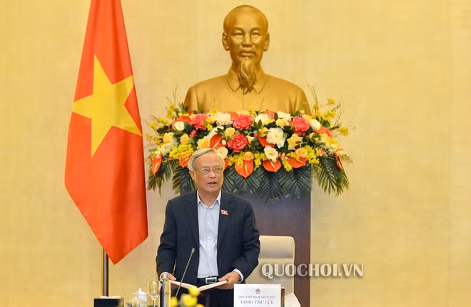 Phó Chủ tịch Quốc hội Uông Chu Lưu điều hành phiên họp