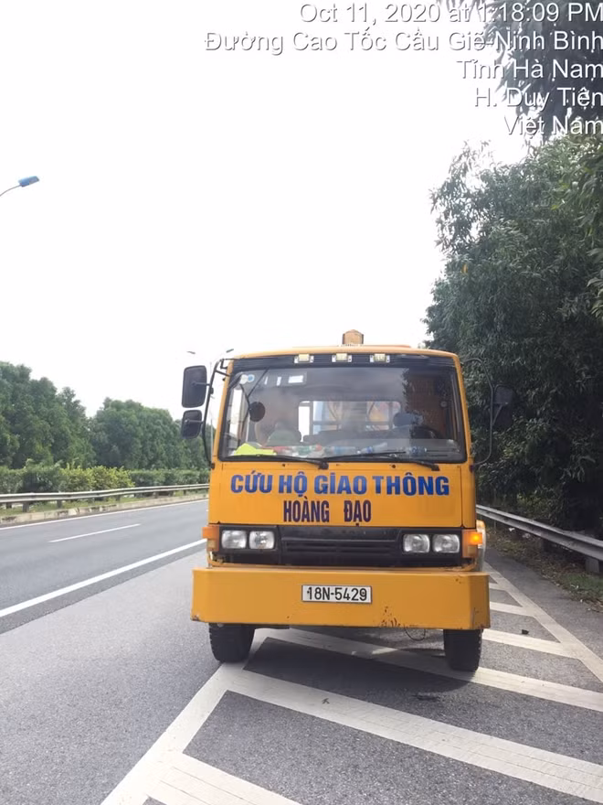 Phương tiện cứu hộ chạy ngược chiều trên cao tốc