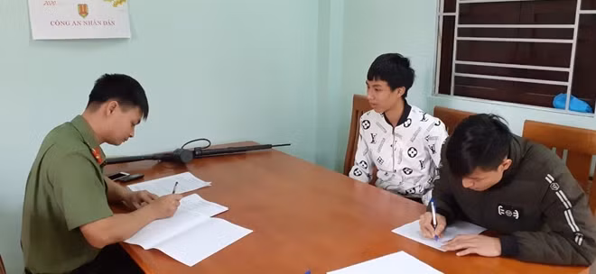 Công an huyện Hiệp Hoà đấu tranh với hai đối tượng