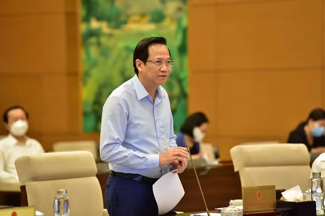 Bộ trưởng Bộ Lao động, Thương binh và Xã hội Đào Ngọc Dung trình bày tờ trình