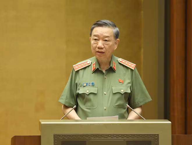 Bộ trưởng Lâm trình bày Tờ trình dự án Luật Cư trú (sửa đổi) vào ngày 23/5