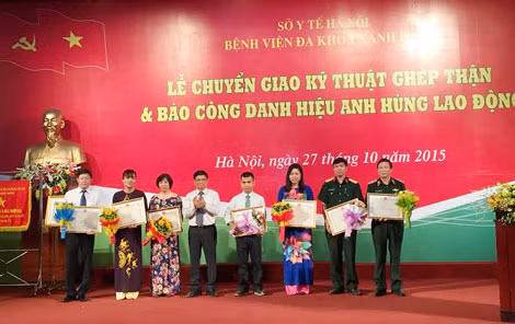 Bộ Y tế tặng Bằng khen cho các tập thể và cá nhân có thành tích đặc biệt trong lĩnh vực ghép tạng. Bộ Y tế tặng Bằng khen cho các tập thể và cá nhân có thành tích đặc biệt trong lĩnh vực ghép tạng.