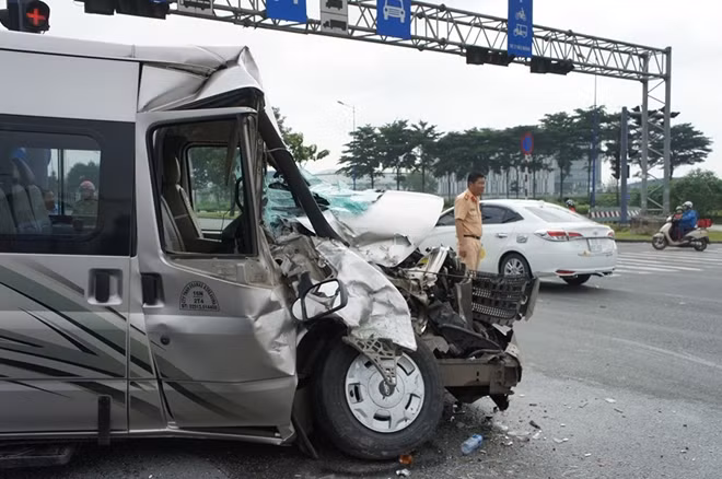 CSGT đang xác định lỗi giữa 2 phương tiện